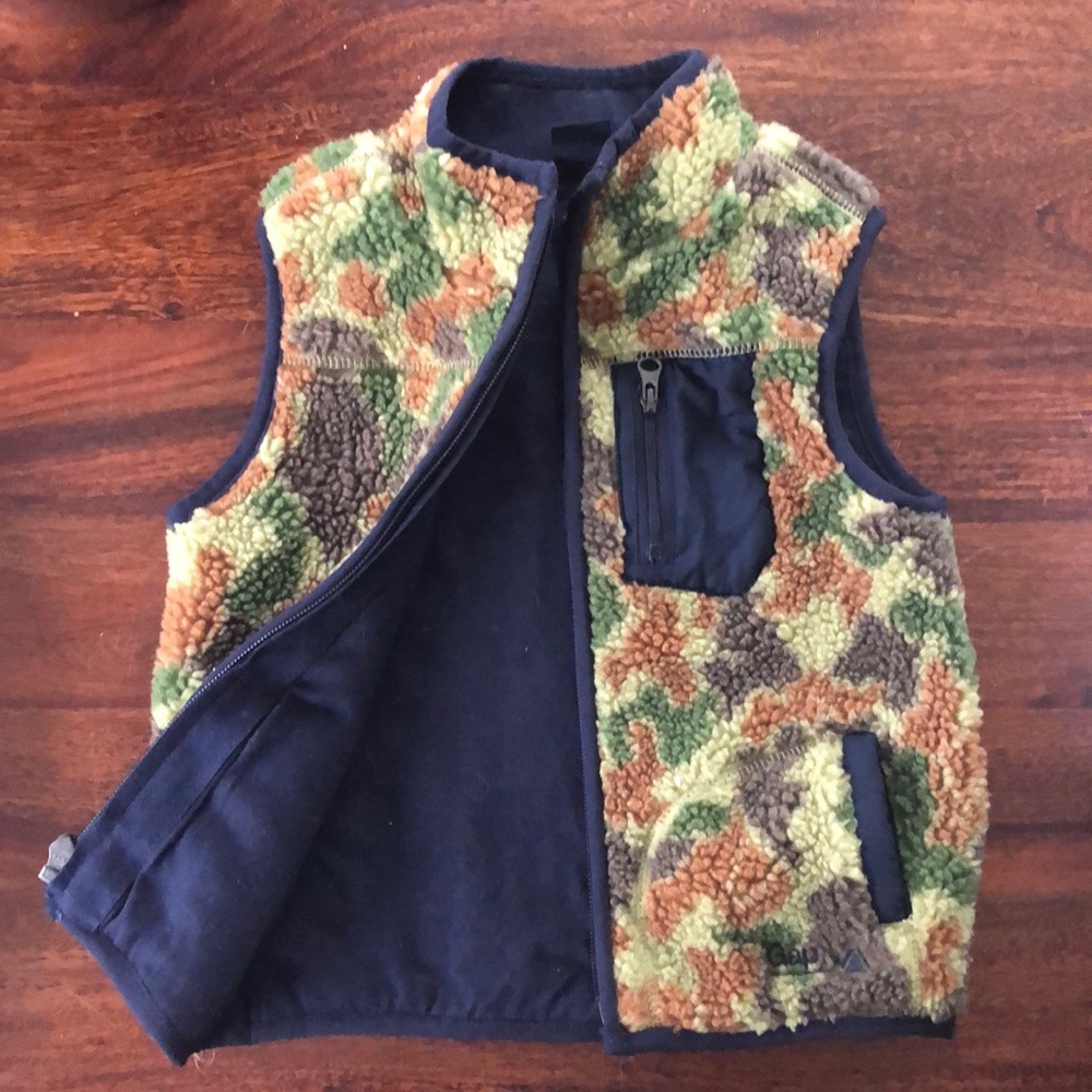 GAP KIDS camp fleece vest (18-24m)